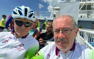 Jef et Philippe sur le bac du Verdon (BRM 300 km de Jef) - 08/05/2022