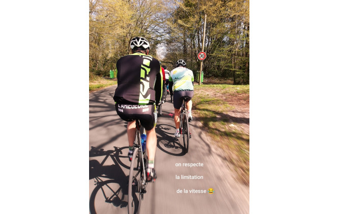 En respectant la vitesse